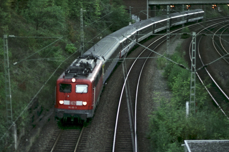 110 115 mit IC 93704 bei km 14,4 (Oktober 2005)