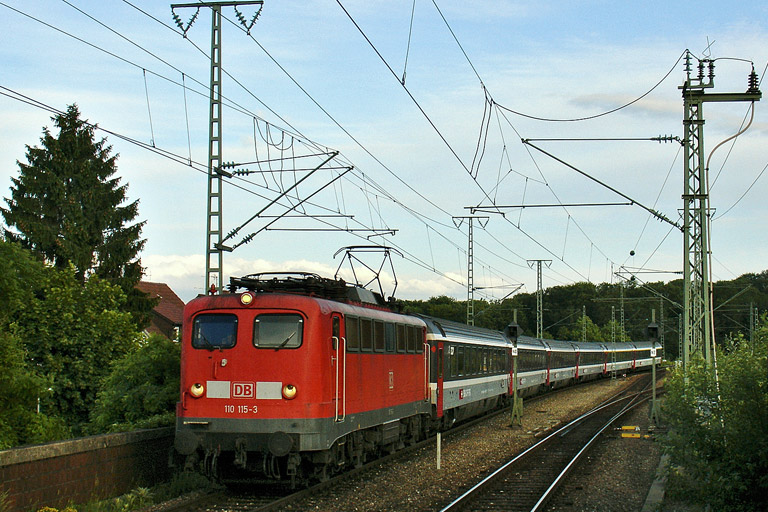 110 115 mit IC 380 bei km 16,8 (Juni 2005)