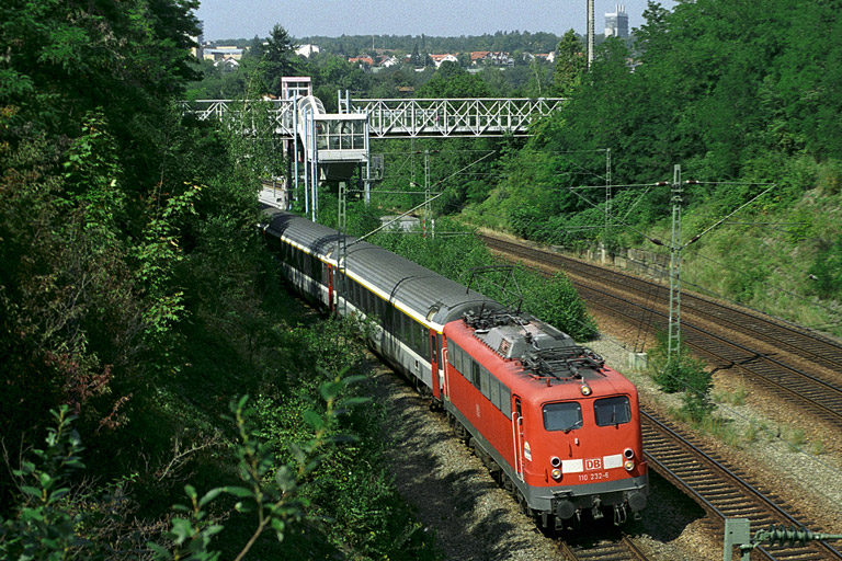 110 232 mit IC 381 bei km 14,4 (August 2005)