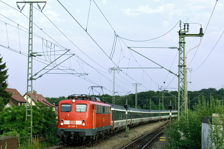 110 237 mit IC 380 bei km 16,8 (Juni 2005)