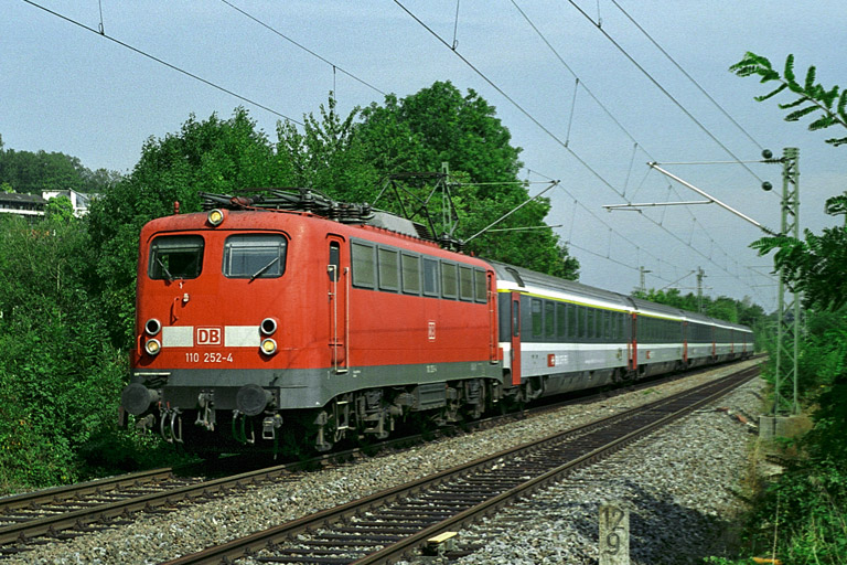 110 252 mit IC 381 bei km 12,8 (September 2005)