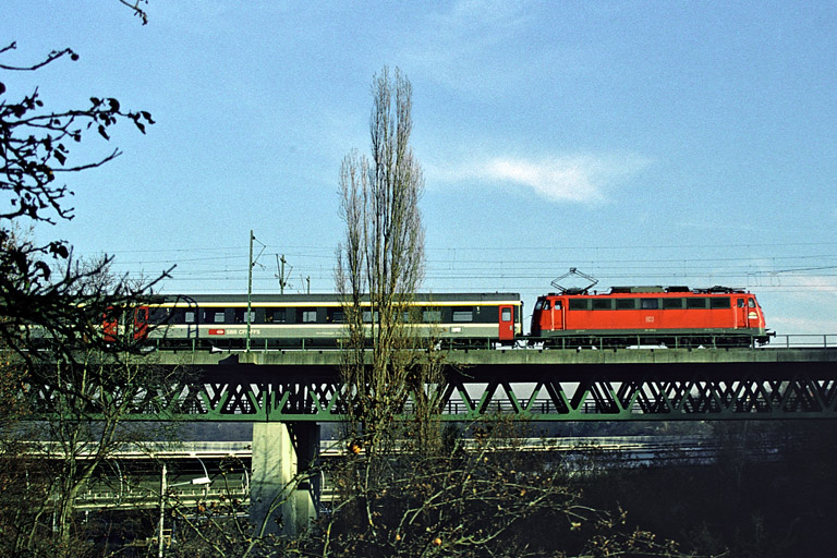 110 291 mit IC 381 bei km 14,6 (Januar 2005)