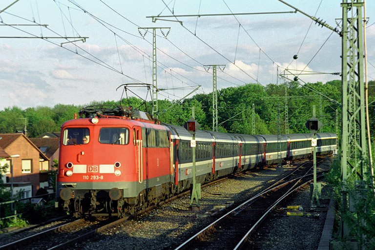110 293 mit IC 380 bei km 16,8 (Mai 2005)