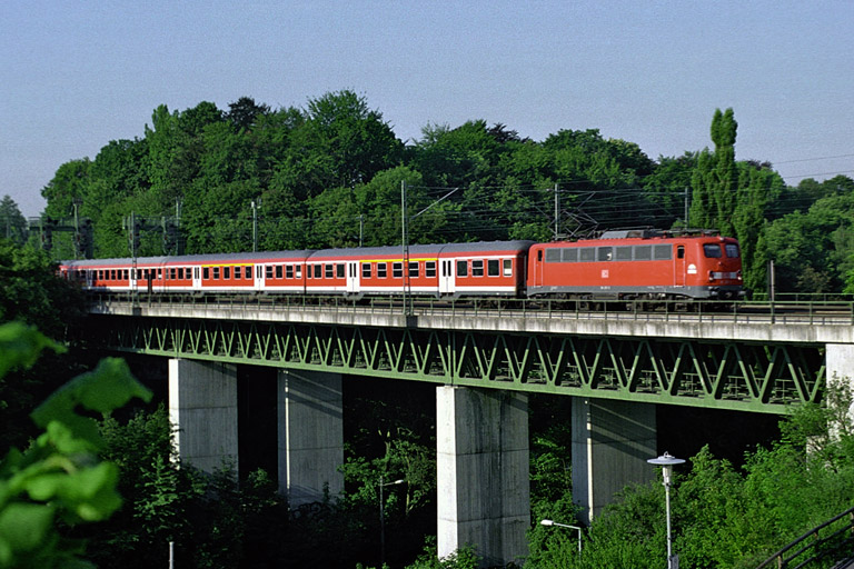 BR 110 mit RE 19698 bei km 14,6 (Juli 2005)