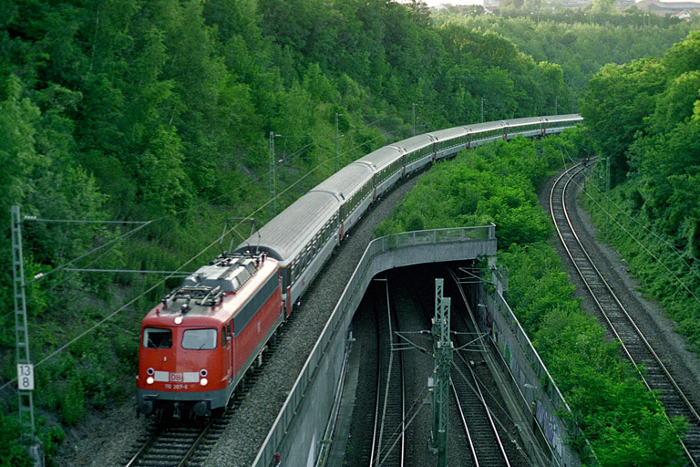 110 307 mit IC 93709 bei km 13,8 (Juli 2005)