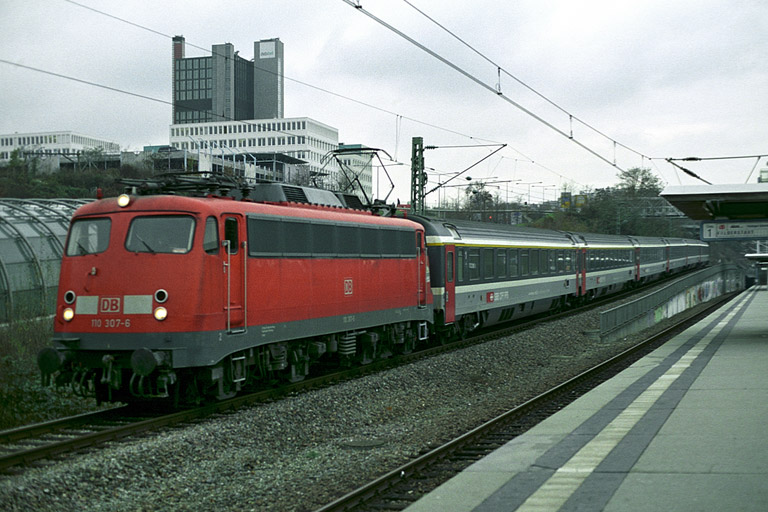 110 307 mit IC 381 bei km 14,2 (November 2005)