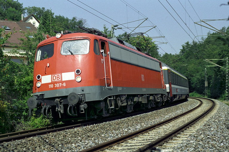 110 307 mit IC 381 bei km 12,2 (September 2005)