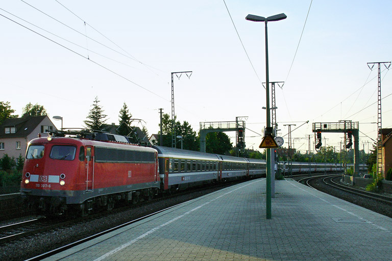 110 307 mit IC 93709 bei km 16,6 (Juli 2005)