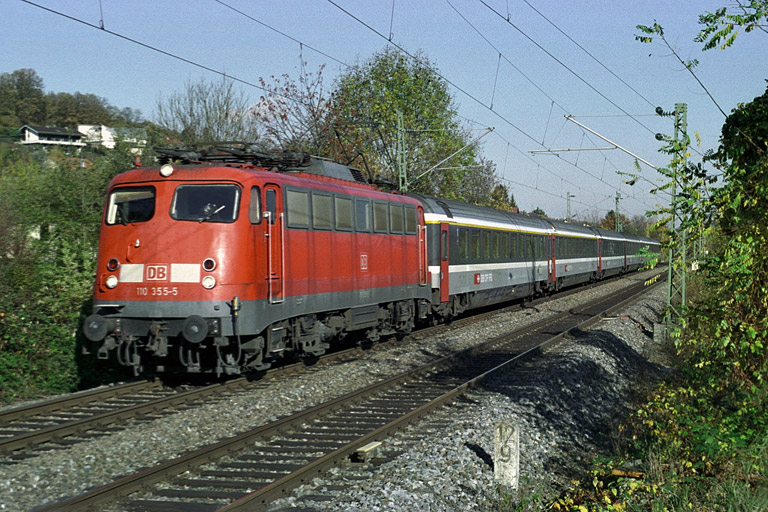 110 355 mit IC 381 bei km 12,8 (November 2005)