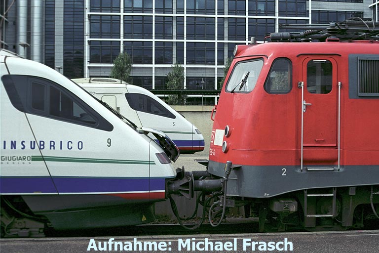 110 426 und Cisalpino-Triebzug der Baureihe ETR 470 bei km 0,4 (September 2005)