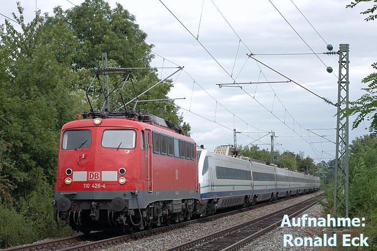110 426 und Cisalpino-Triebzug der Baureihe ETR 470 bei km 12,8 (September 2005)