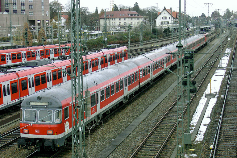 110 478 mit RE 19015 bei km 15,8 (Dezember 2005)