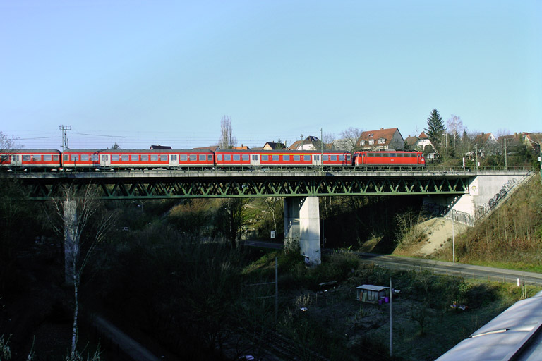 110 478 mit RE 19015 bei km 14,6 (Dezember 2005)