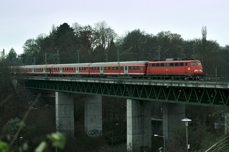 110 478 mit RE 19015 bei km 14,6 (Dezember 2005)