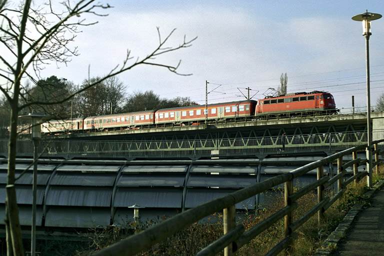 110 478 mit RE 19015 bei km 14,6 (Dezember 2005)