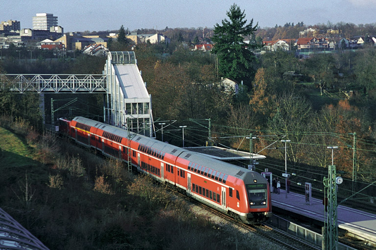 111 029 mit RE 19613 bei km 14,2 (Dezember 2005)
