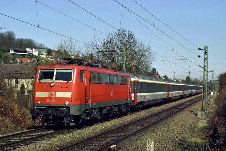111 074 mit IC 381 bei km 12,8 (M&auml;rz 2005)