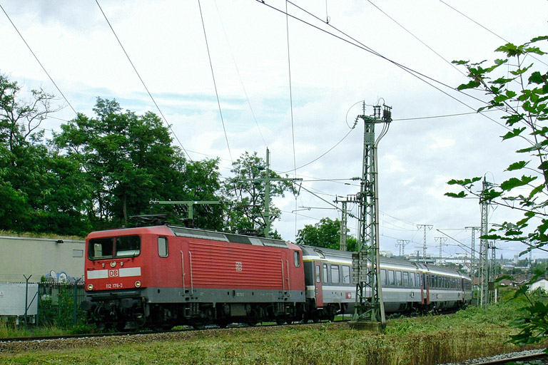 112 176 mit IC 381 bei km 17,2 (August 2005)