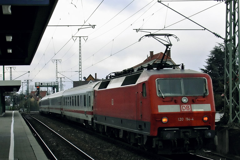 120 114 mit Lr 92800 bei km 16,6 (November 2005)