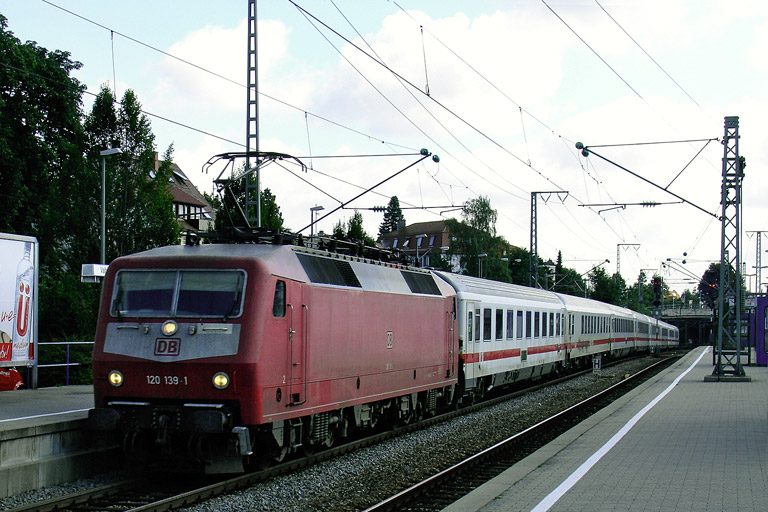 120 139 mit IC 93703 bei km 15,6 (August 2005)