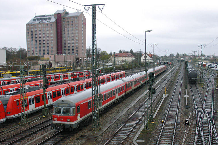 143 804 mit RE 19610 bei km 15,8 (April 2005)