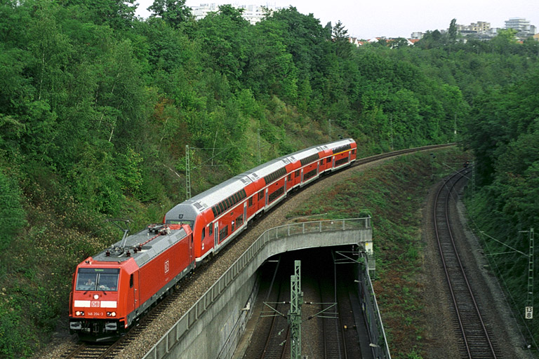 146 204 mit RE 19607 bei km 13,8 (September 2005)