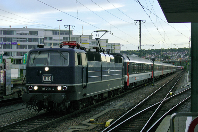 181 206 mit IC 380 bei km 15,8 (August 2005)