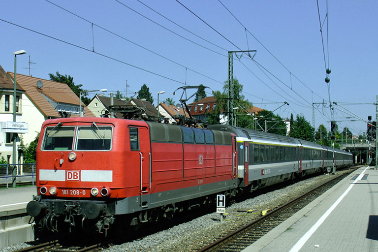 181 208 mit IC 381 bei km 15,6 (August 2005)