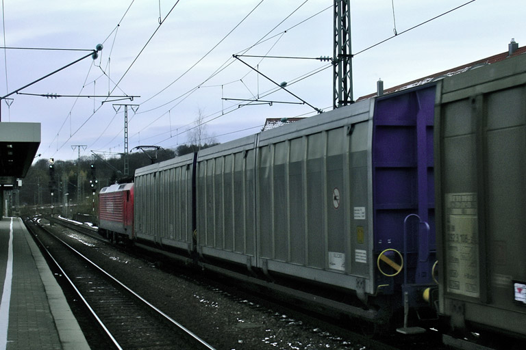189 025 mit GC 63353 bei km 16,6 (November 2005)