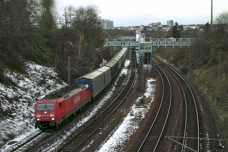 189 025 mit GC 63353 bei km 14,4 (November 2005)