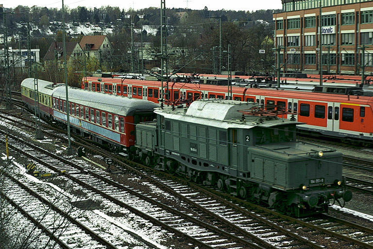 194 051 mit DPE 83957 bei km 16,0 (November 2005)