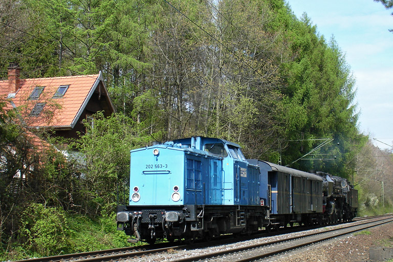 202 563 mit 241 A 65 bei km 18,4 (April 2005)