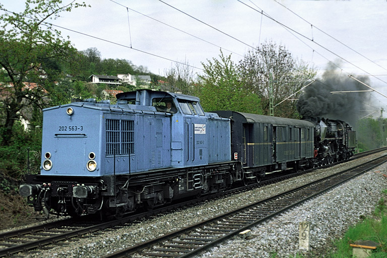202 563 mit 241 A 65 bei km 12,8 (April 2005)