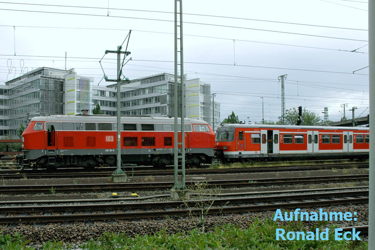 218 191 und S-Bahnzug der Baureihe 420 bei km 16,0 (August 2005)