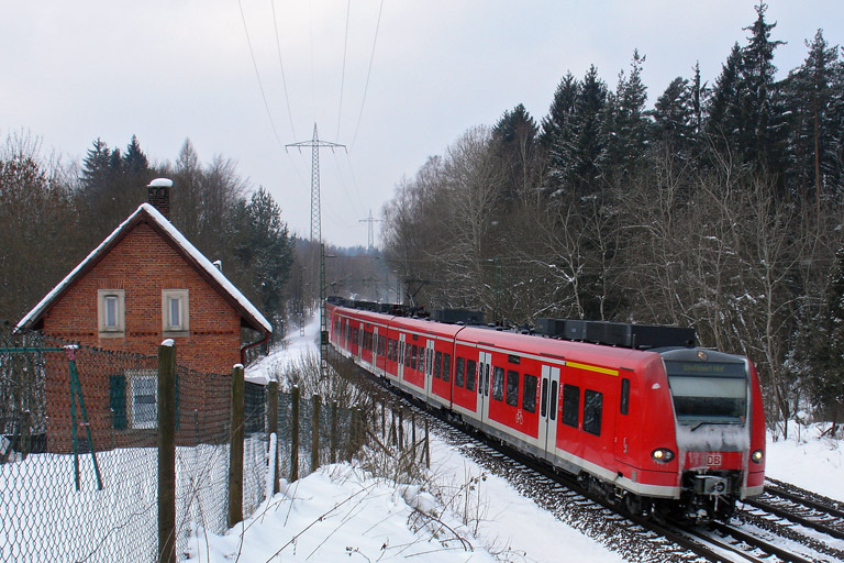Baureihe 425 als Regionalexpre&szlig; bei km 19,2 (M&auml;rz 2005)
