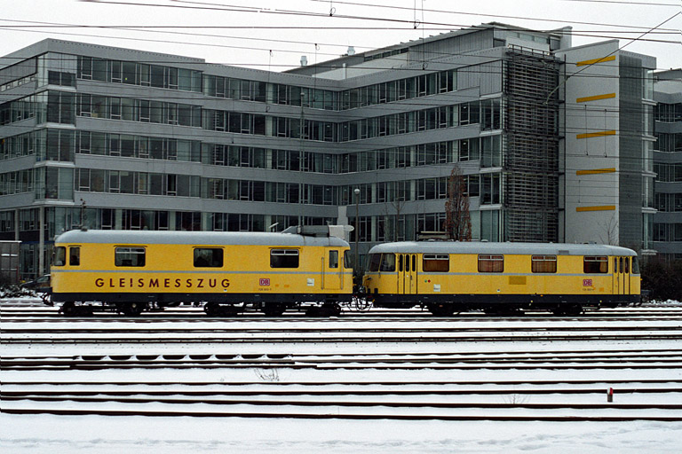 Gleisme&szlig;zug 725 003 bei km 15,8 (Januar 2005)