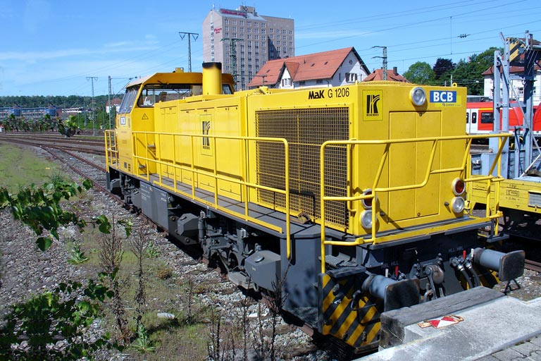 V 200 001 der Bayerischen CargoBahn bei km 15,6 (Mai 2005)