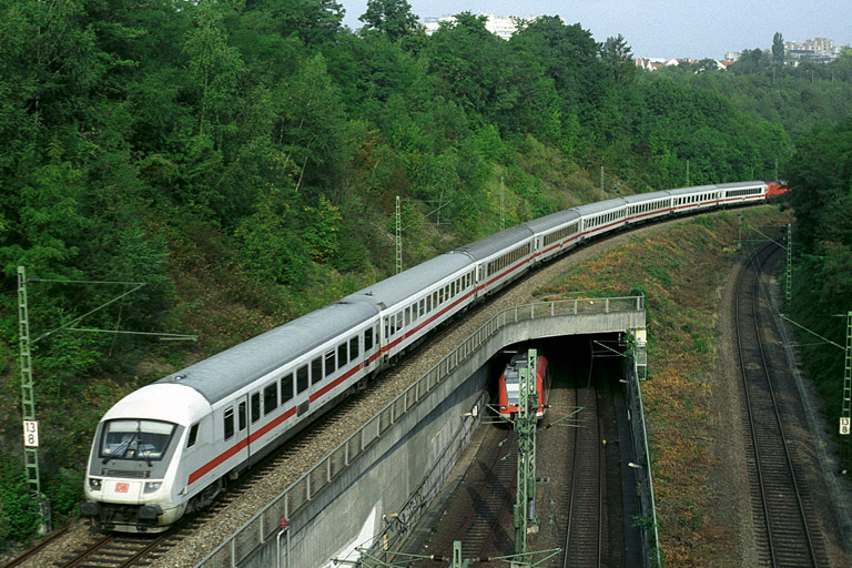 120 107 mit IC 93701 bei km 13,8 (September 2005)