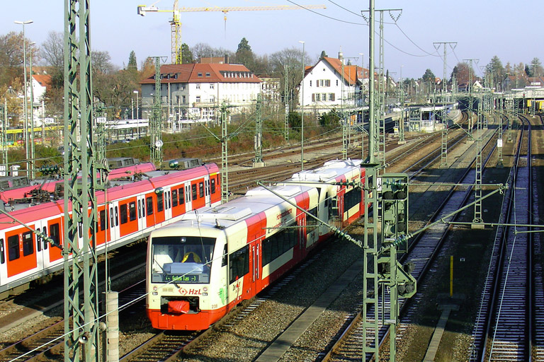 HzL-Regioshuttles VT 233 und VT 239 bei km 15,8 (Dezember 2005)