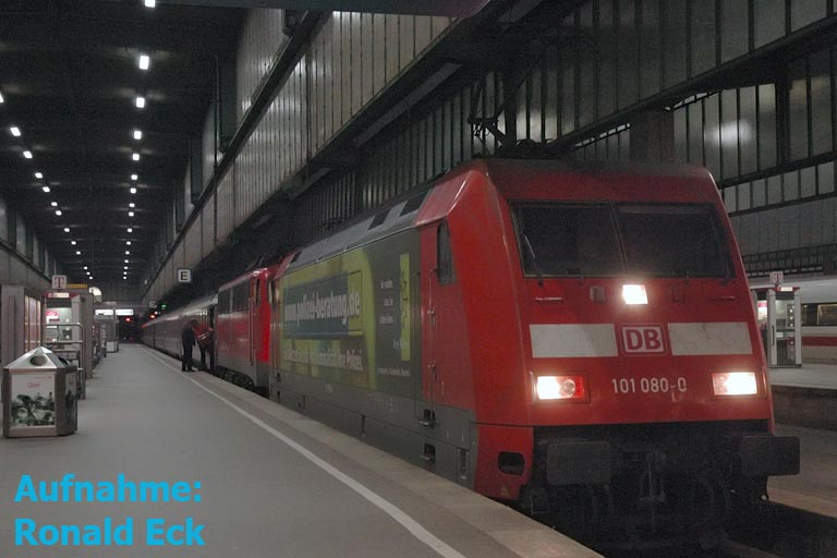 101 080 und 110 352 mit IC 380 bei km 0,0 (November 2005)