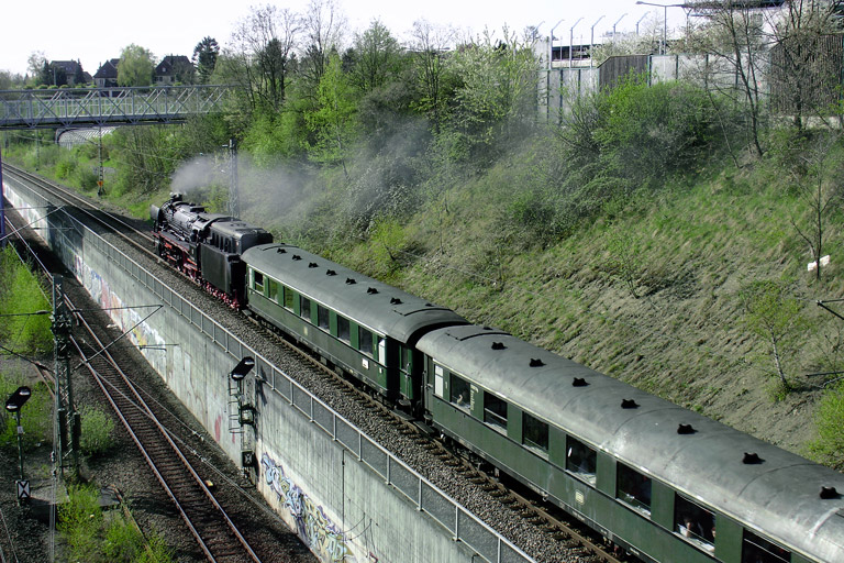 41 018 in Stuttgart-Vaihingen (Mai 2006)