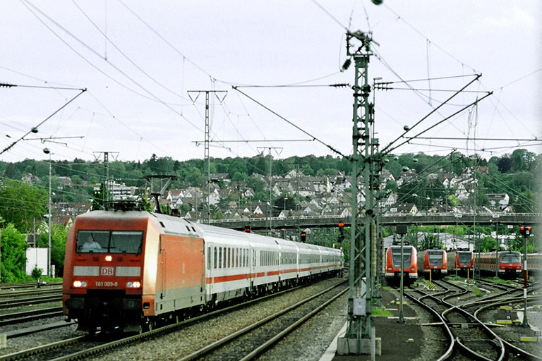 101 009 mit IC 1990 bei km 15,8 (Mai 2006)
