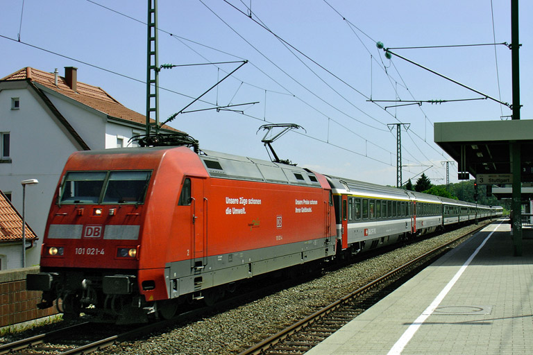 101 021 mit IC 2682 bei km 16,6 (Juni 2006)