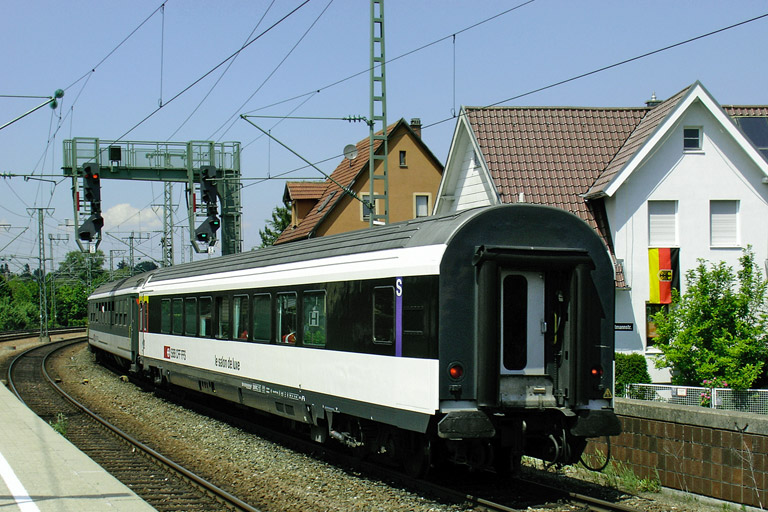 101 021 mit IC 2682 bei km 16,6 (Juni 2006)