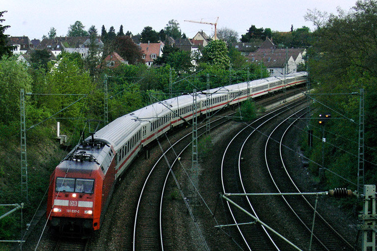 101 037 mit IC 1990 bei km 14,6 (Mai 2006)