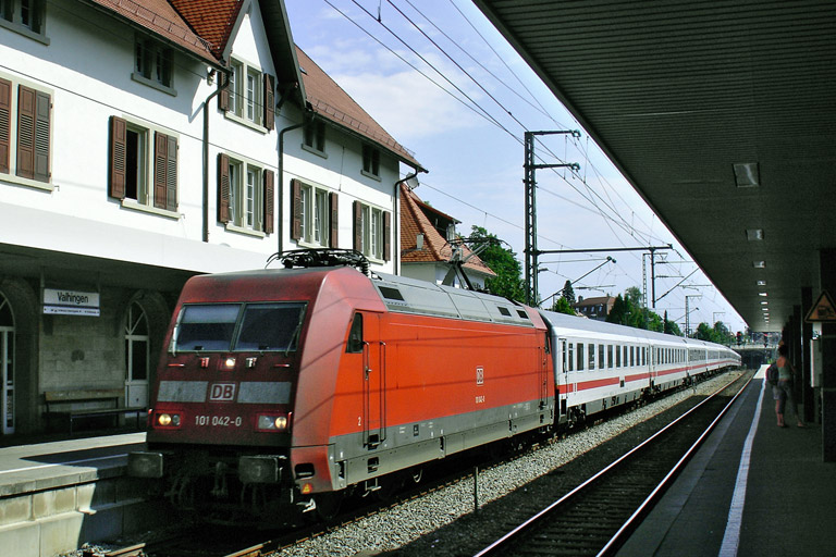 101 042 mit IC 2809 bei km 15,6 (Juni 2006)
