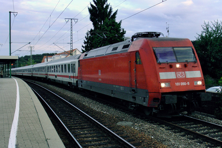 101 090 mit IC 1990 bei km 16,6 (August 2006)