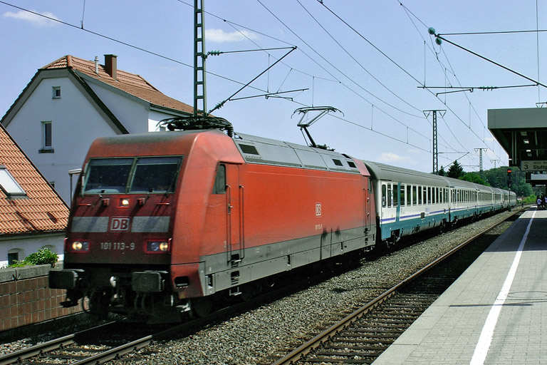 101 113 mit CIS 2810 bei km 16,6 (Juni 2006)