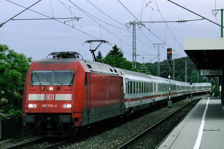 101 115 mit IC 1990 bei km 16,6 (Juni 2006)