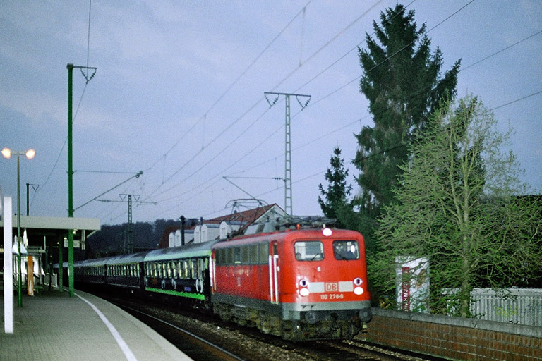 110 278 mit DZ 13036 bei km 16,6 (April 2006)